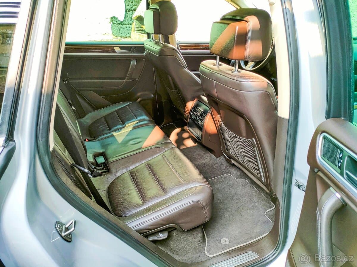 2011 Volkswagen TOUAREG - 7