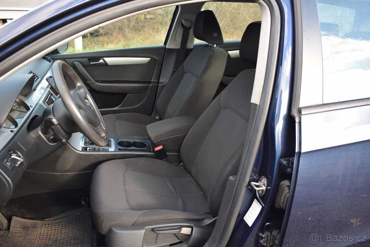 2011 Volkswagen PASSAT - 7