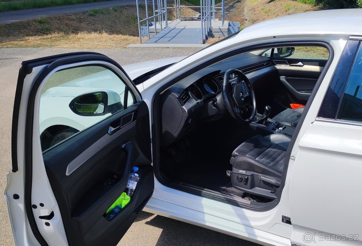 2016 Volkswagen PASSAT - 7