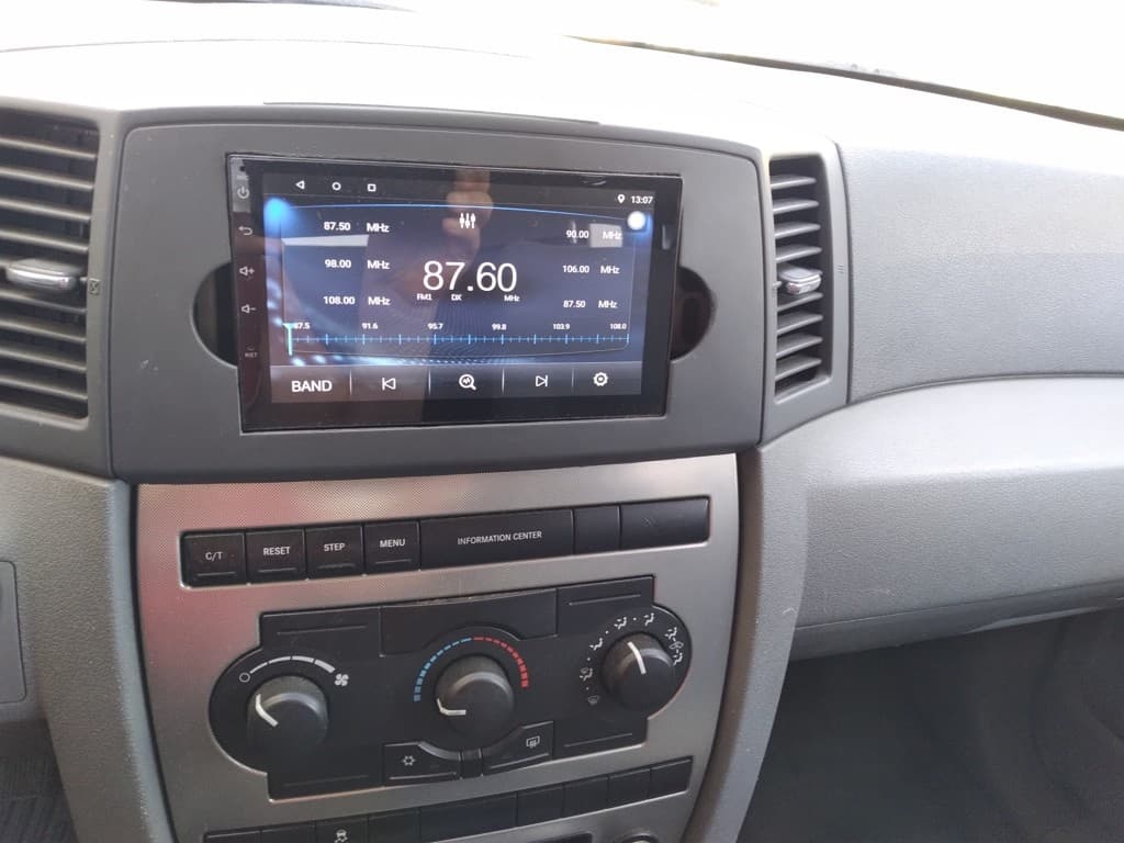 2004 Jeep CHEROKEE - 7