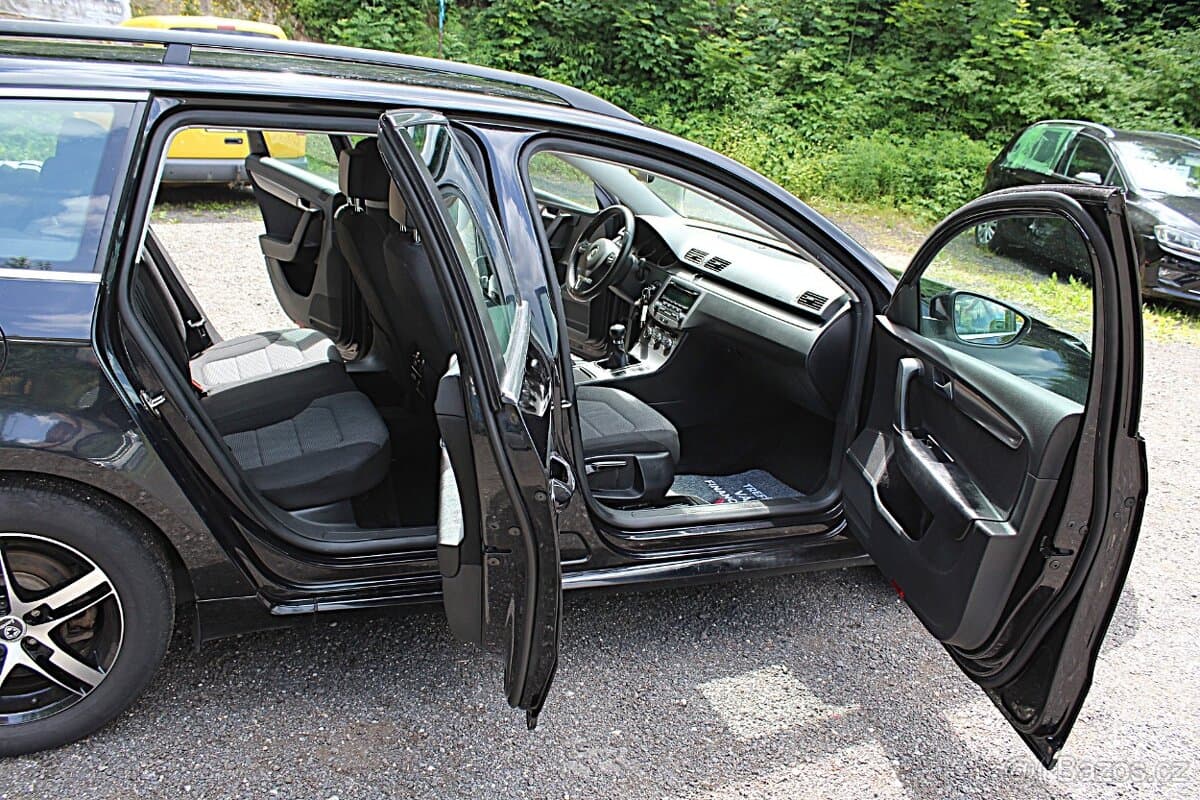 2011 Volkswagen PASSAT - 7