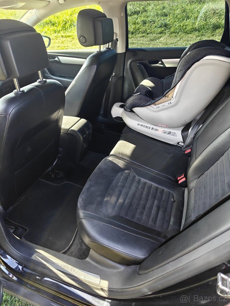 2011 Volkswagen PASSAT - 7