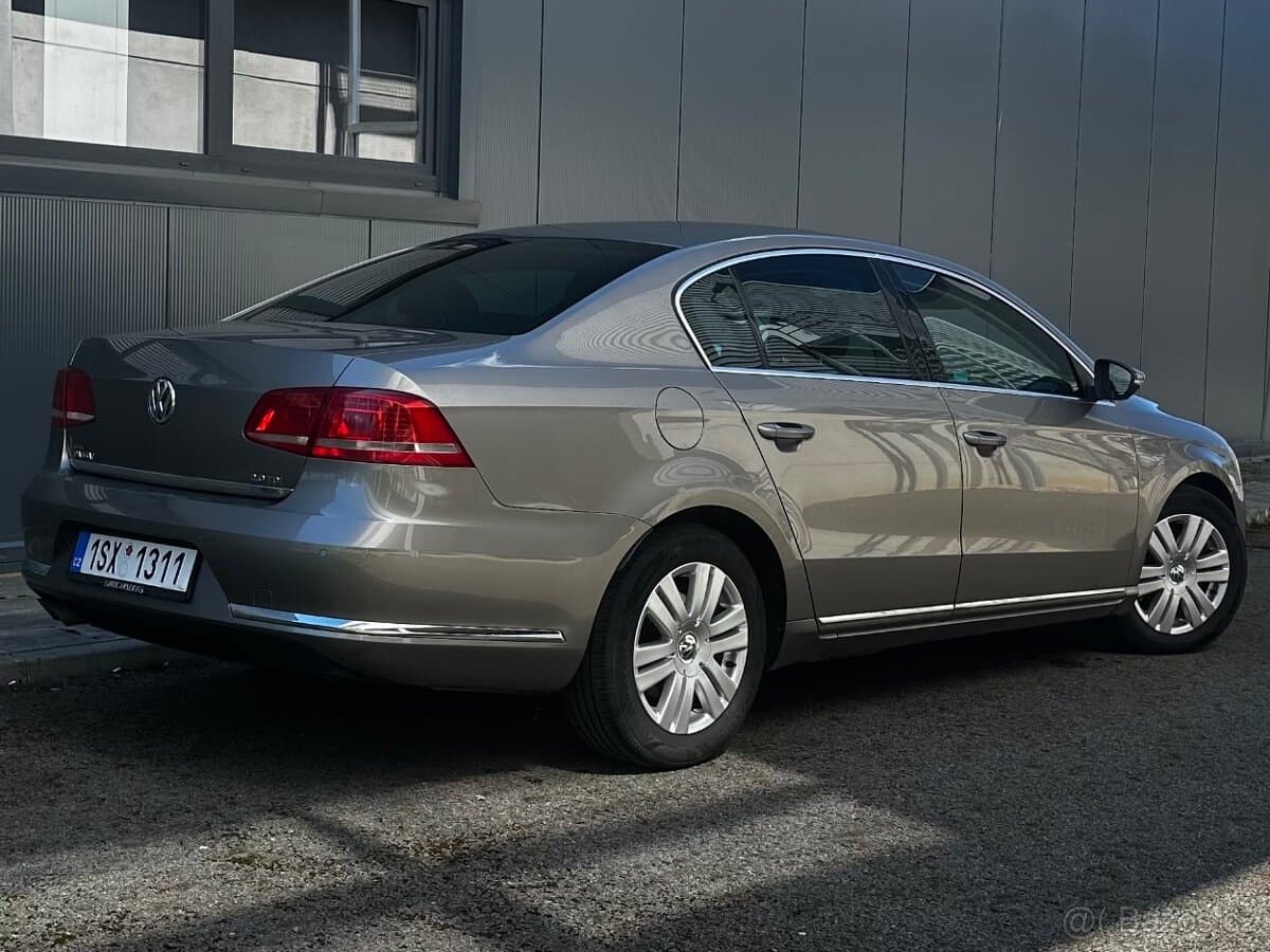 2011 Volkswagen PASSAT - 7