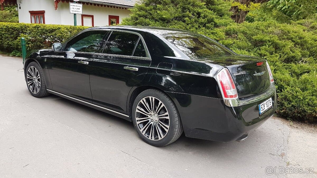 2012 Chrysler 300C - 7