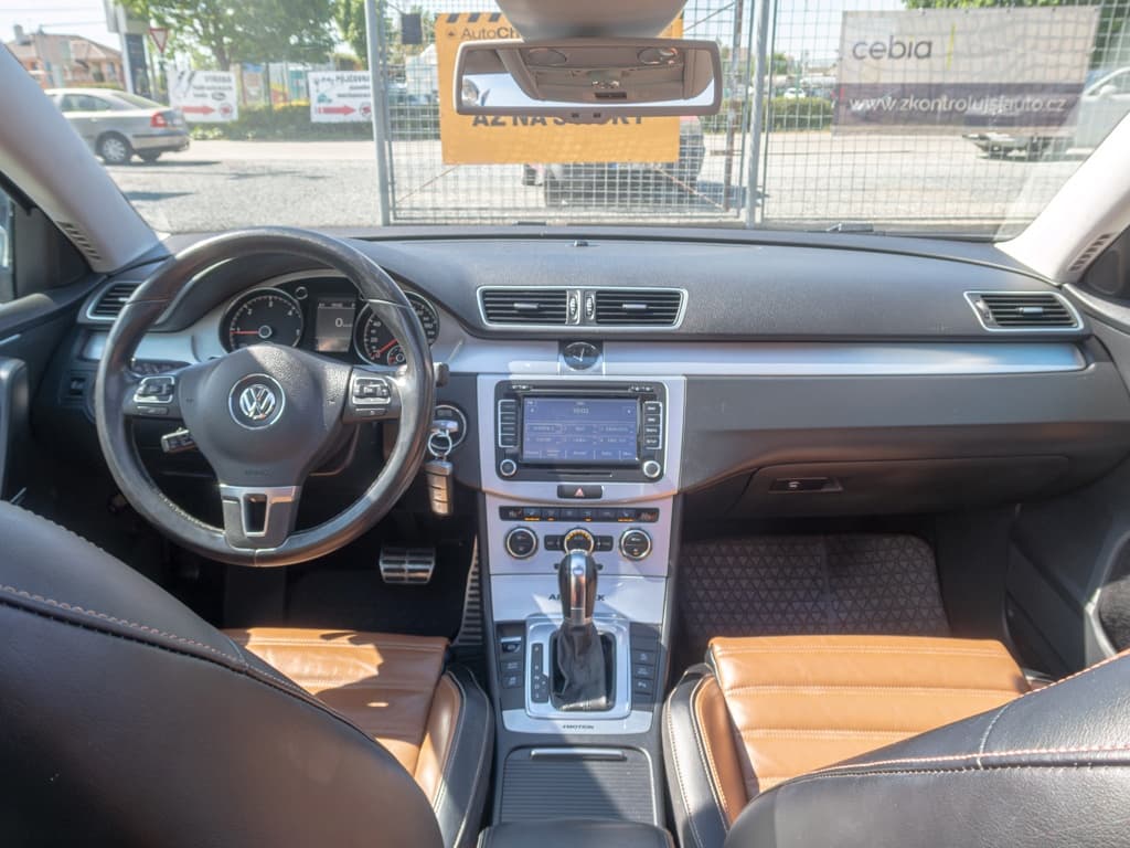 2012 Volkswagen PASSAT - 7