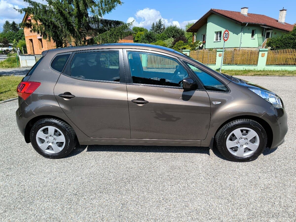 2017 Kia VENGA - 7