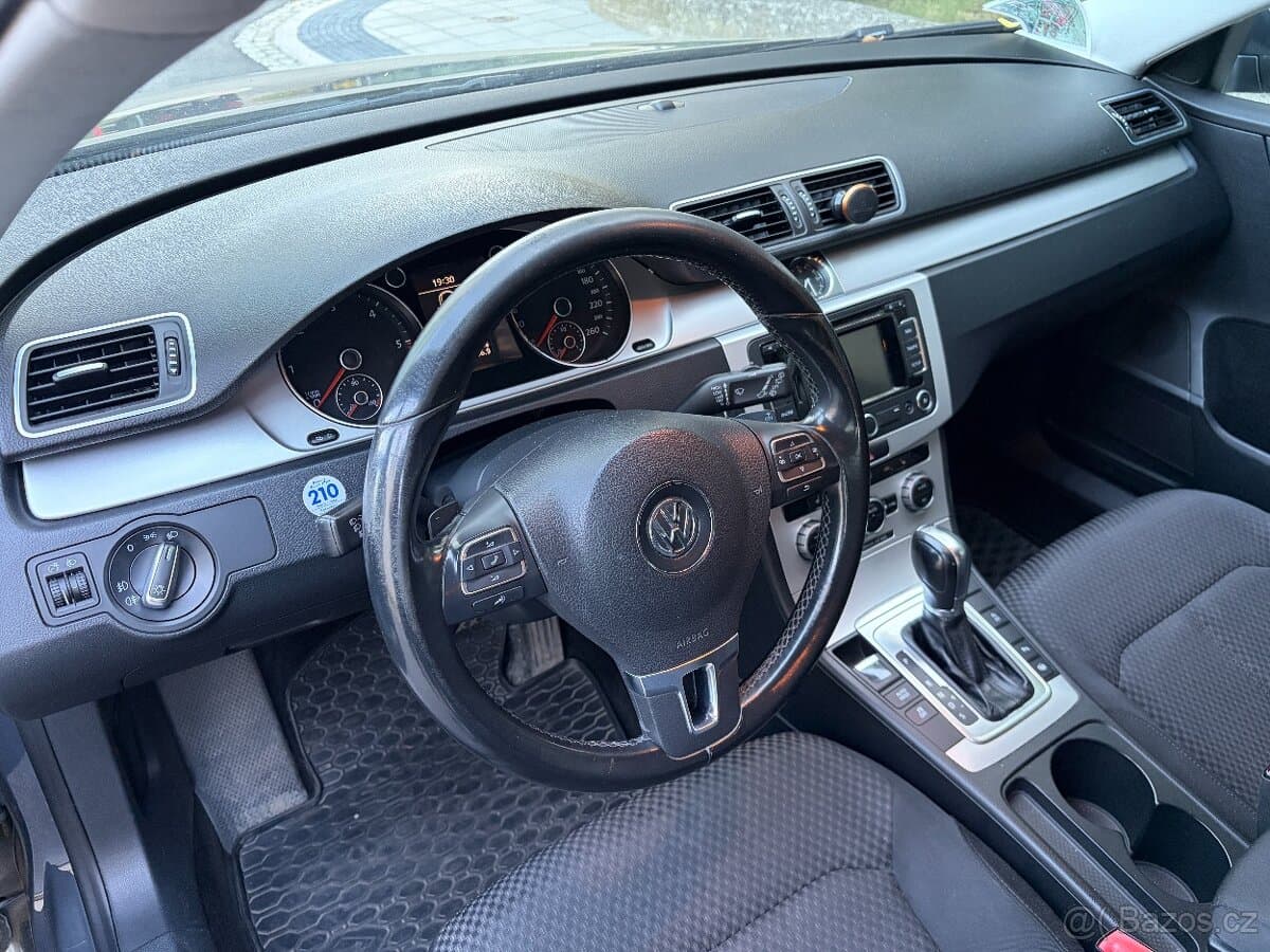 2013 Volkswagen PASSAT - 7