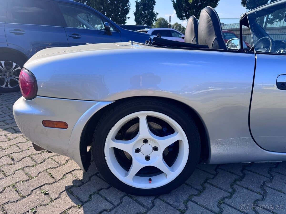 2000 Mazda 5 - 7