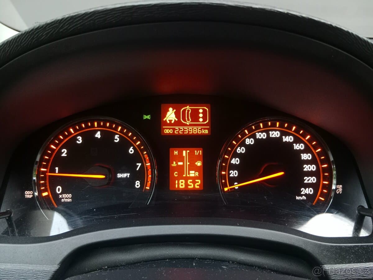 2010 Toyota AVENSIS - 7