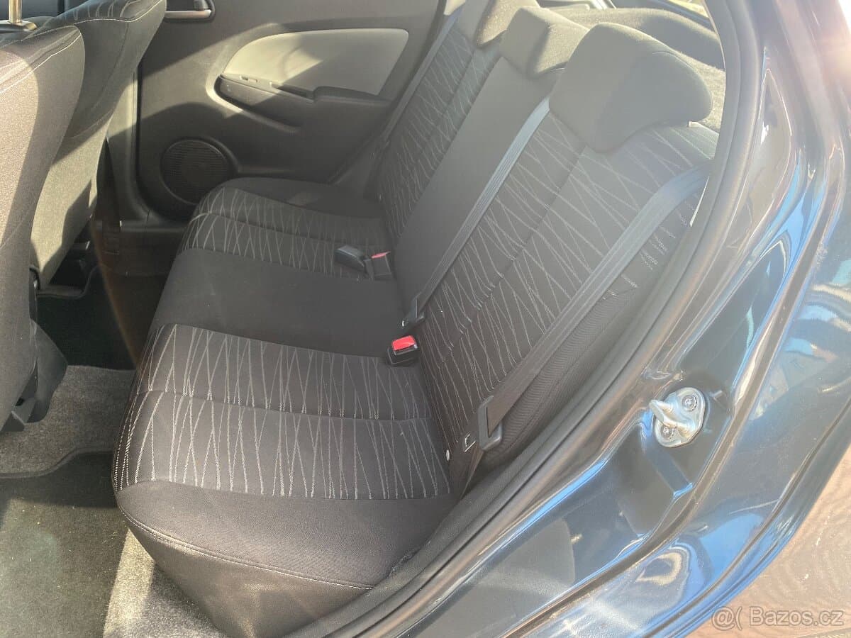 2011 Mazda 2 - 7