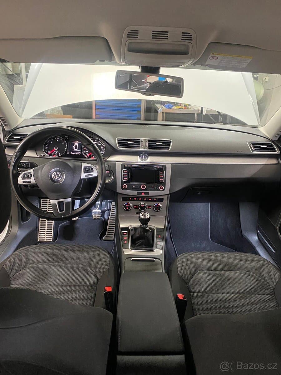 2012 Volkswagen PASSAT - 7