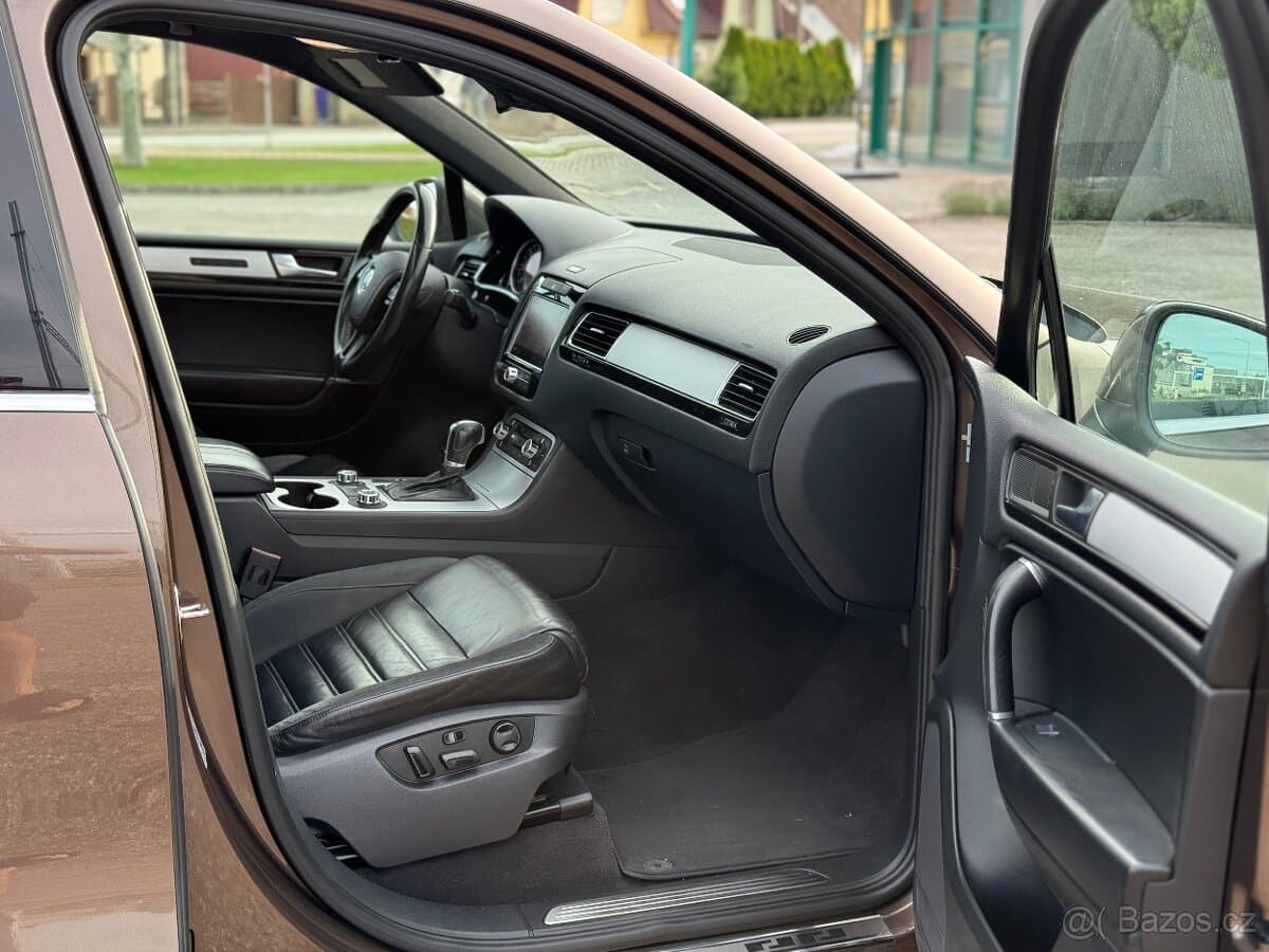 2011 Volkswagen TOUAREG - 7