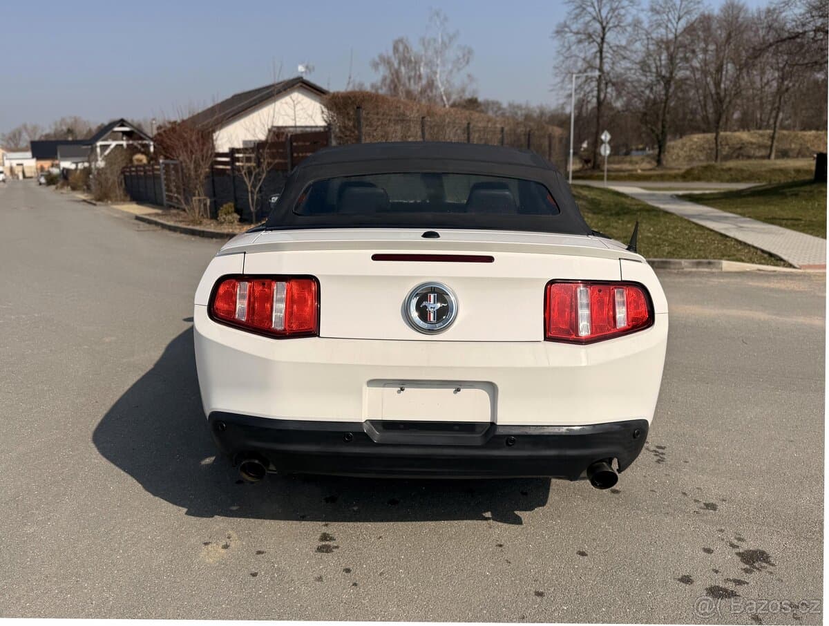 2012 Ford MUSTANG - 7