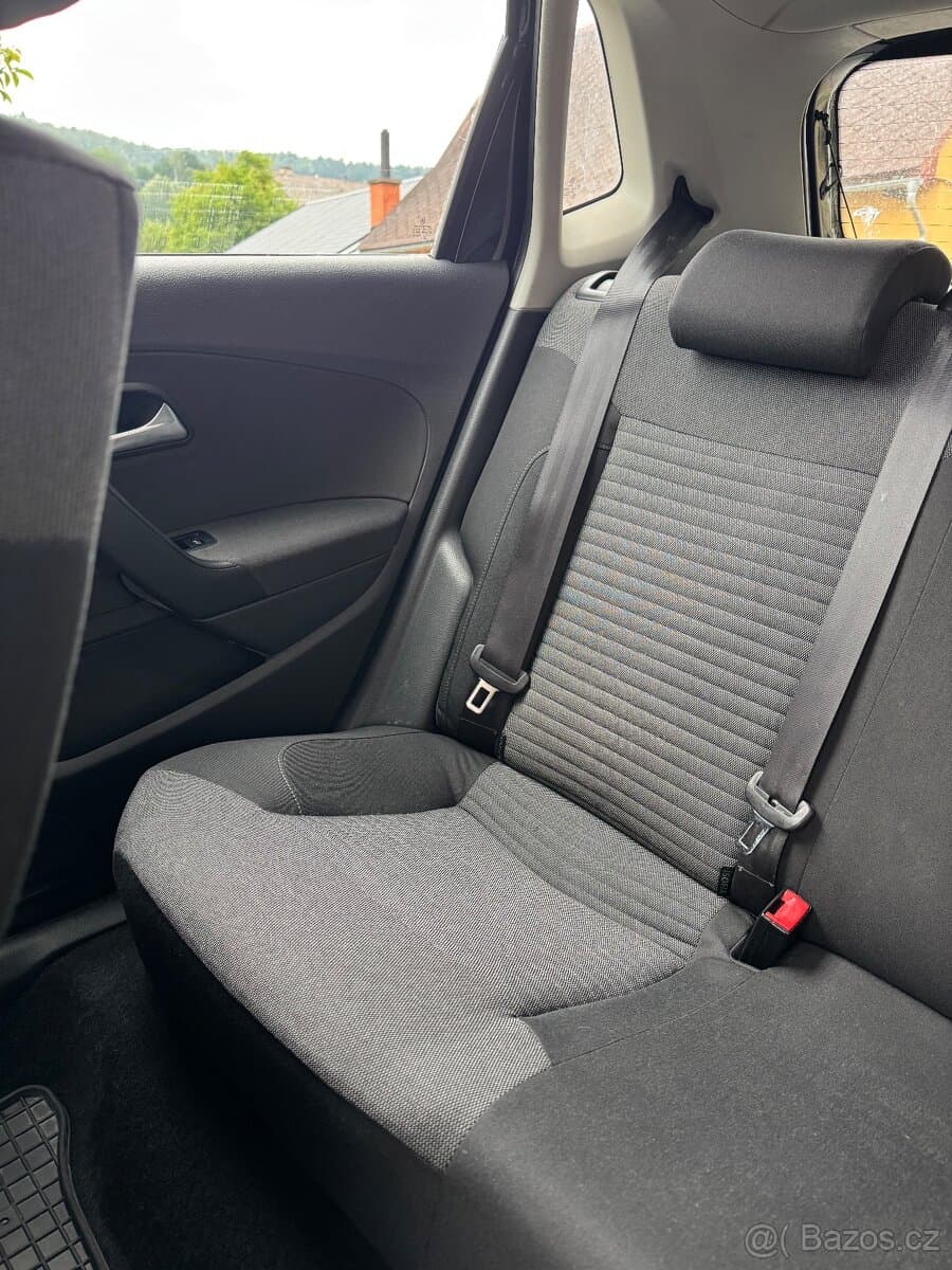 2011 Volkswagen POLO - 7
