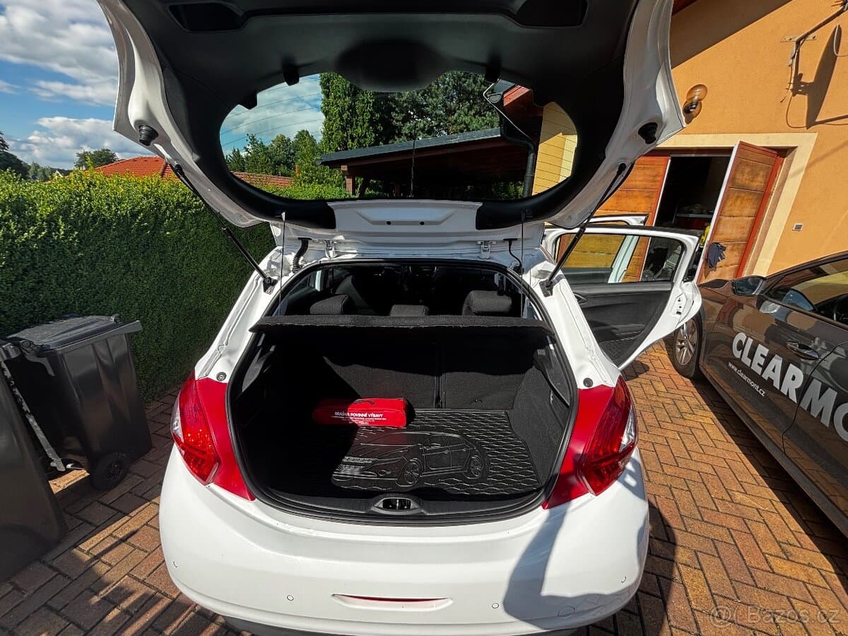 2014 Peugeot 208 - 7