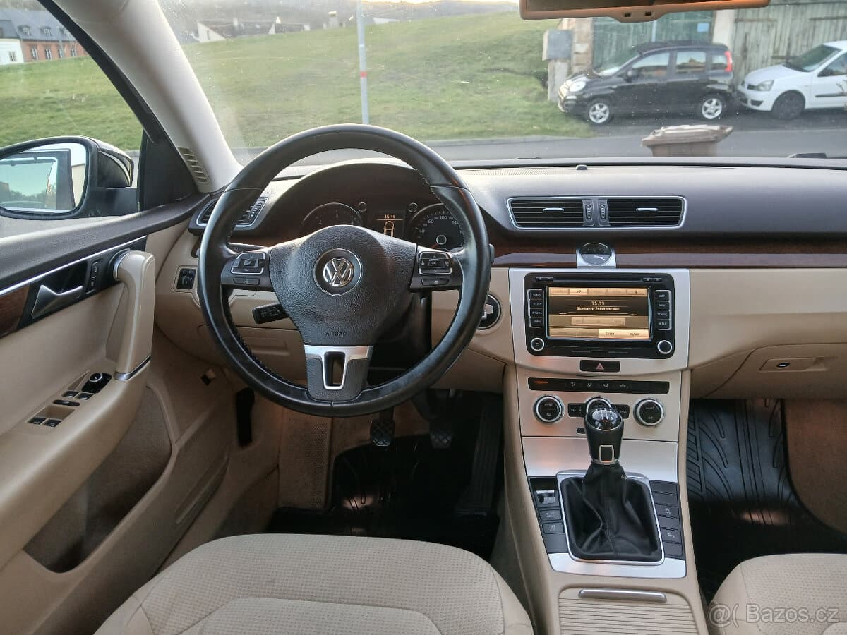 2013 Volkswagen PASSAT - 7