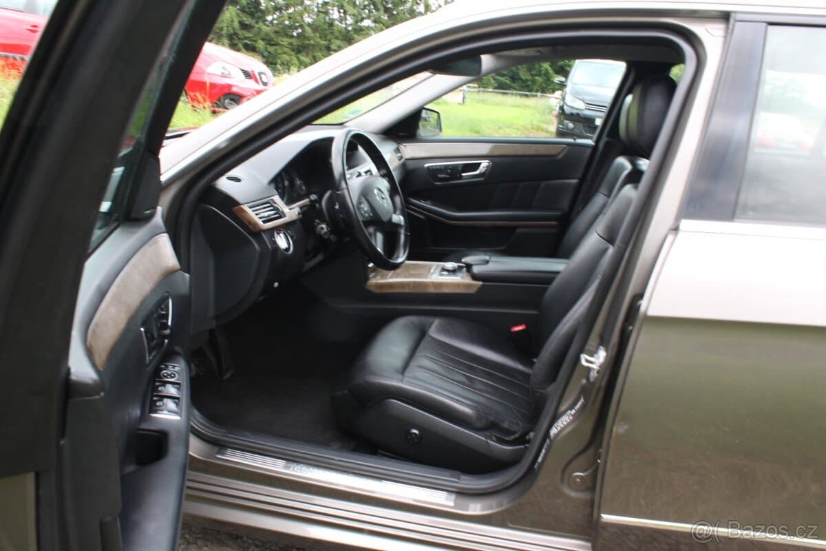 2010 Mercedes-Benz E-CLASS - 7