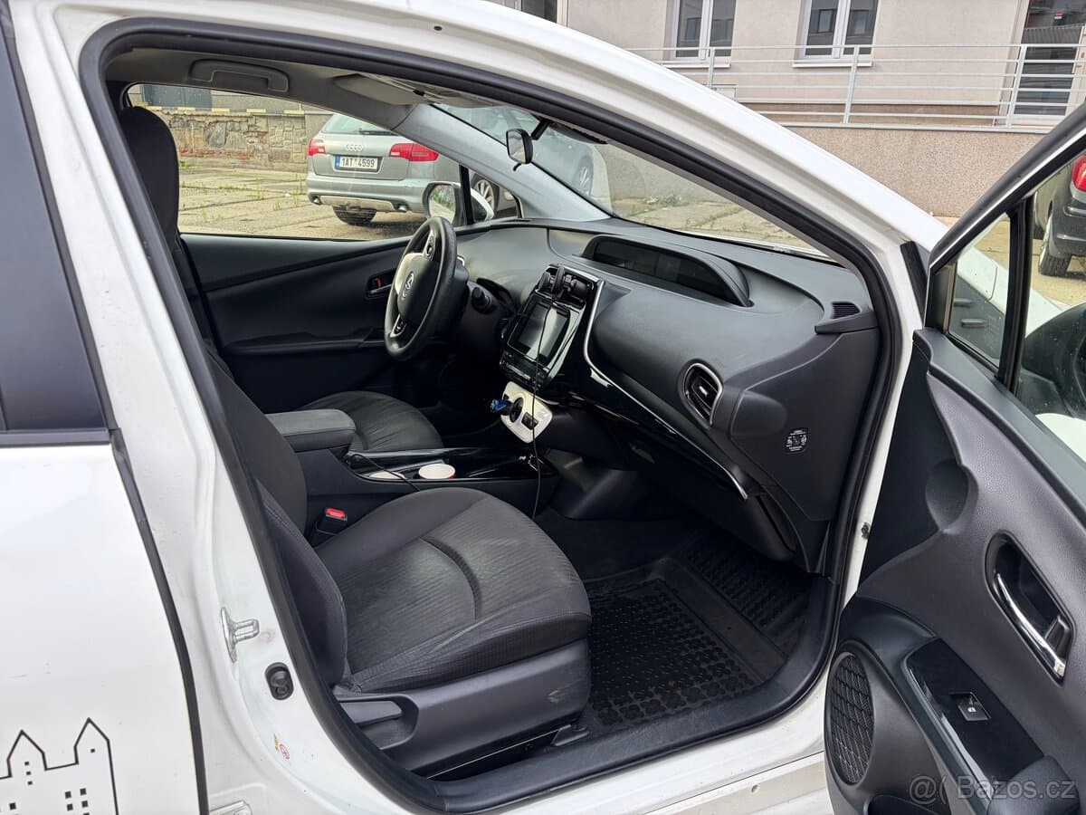 2018 Toyota PRIUS - 7