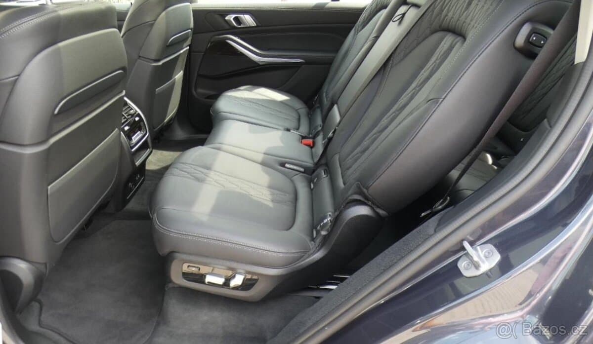 2021 BMW X7 - 7