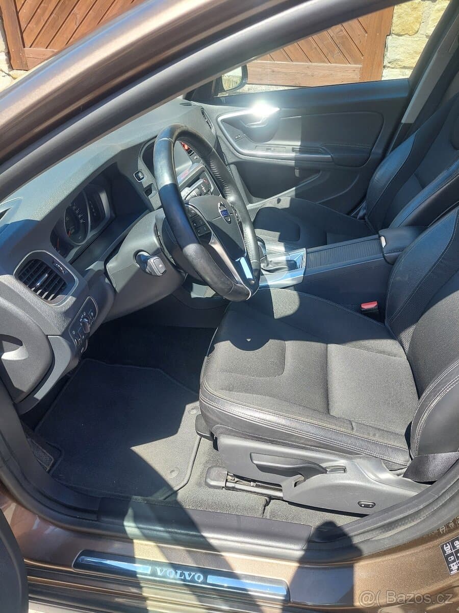2017 Volvo V60 - 7