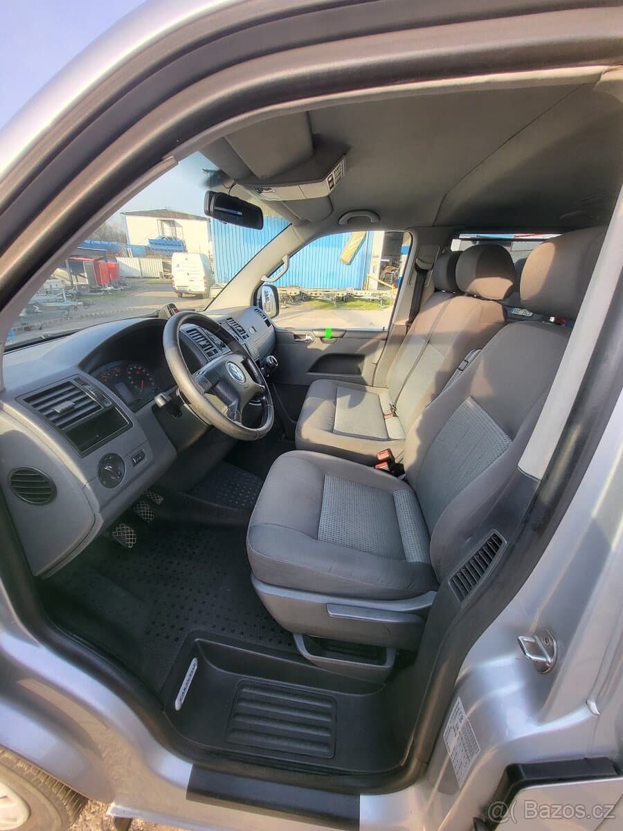Volkswagen CARAVELLE - 7