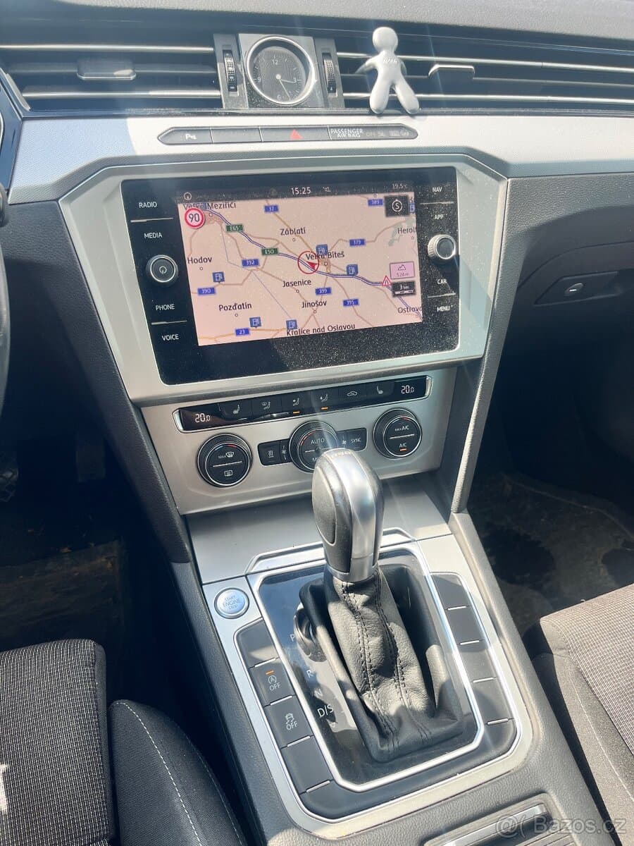 2017 Volkswagen PASSAT - 7