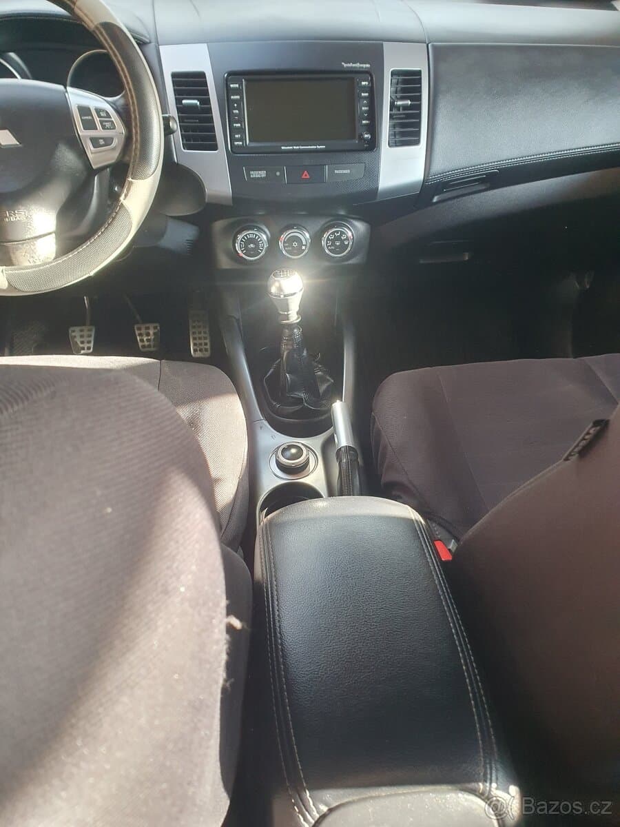 2011 Mitsubishi OUTLANDER - 7