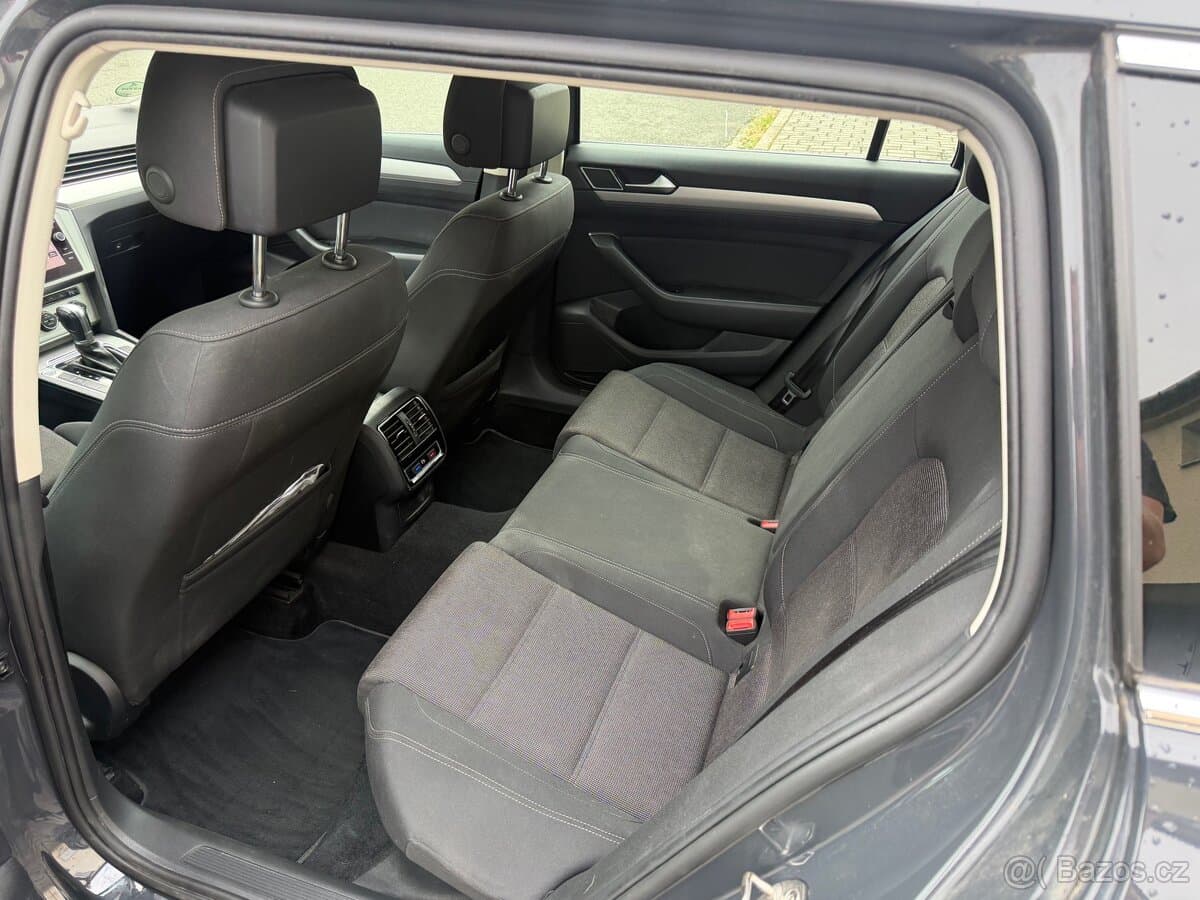 2019 Volkswagen PASSAT - 7