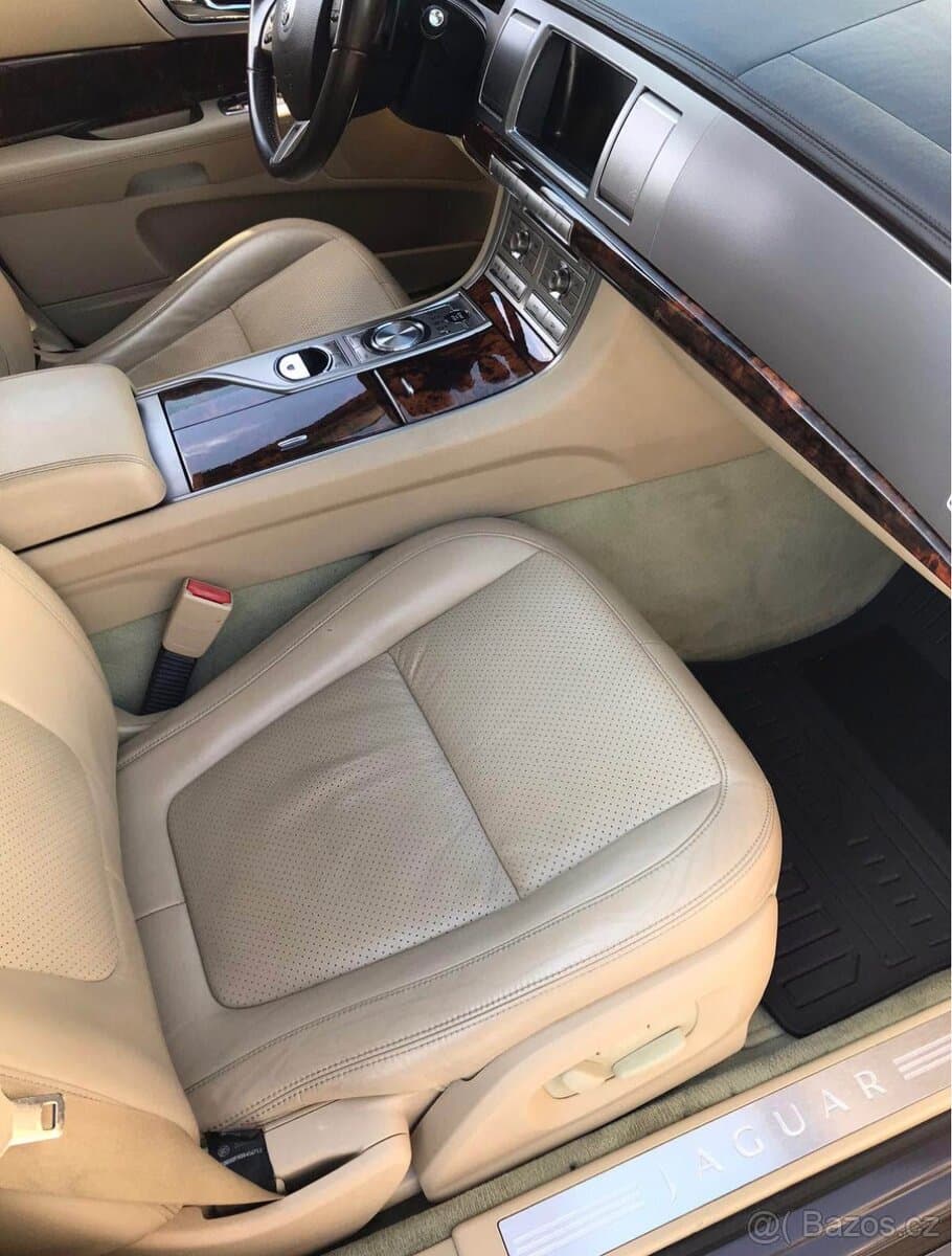 2009 Jaguar XF - 7