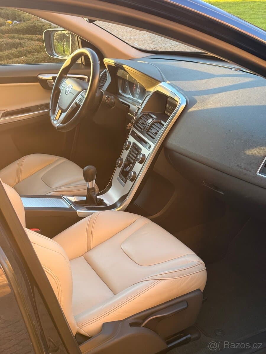 2015 Volvo XC60 - 7