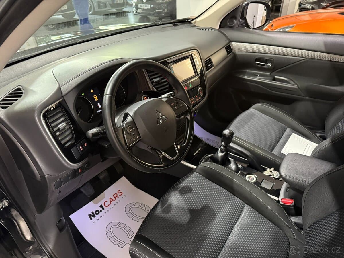 2017 Mitsubishi OUTLANDER - 7
