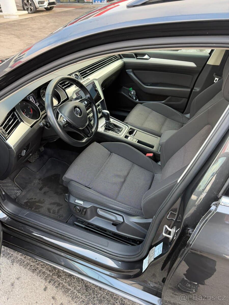 2019 Volkswagen PASSAT - 7