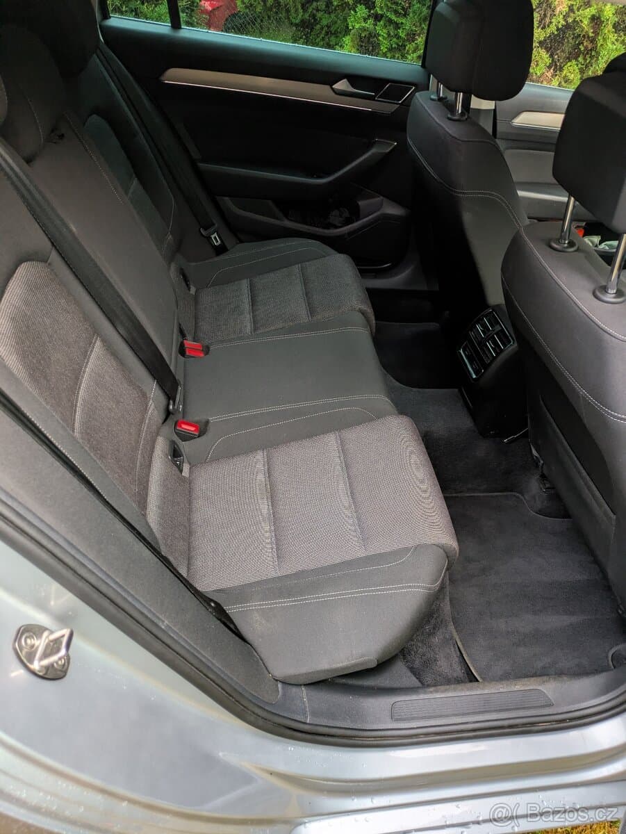 2018 Volkswagen PASSAT - 7
