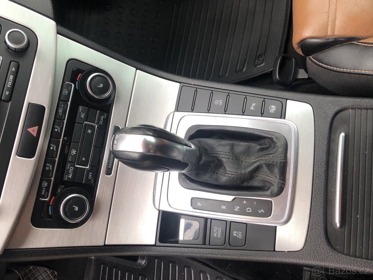 2011 Volkswagen PASSAT - 7