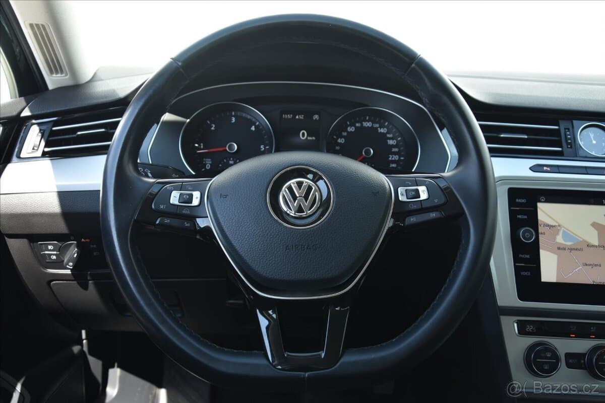 2018 Volkswagen PASSAT - 7
