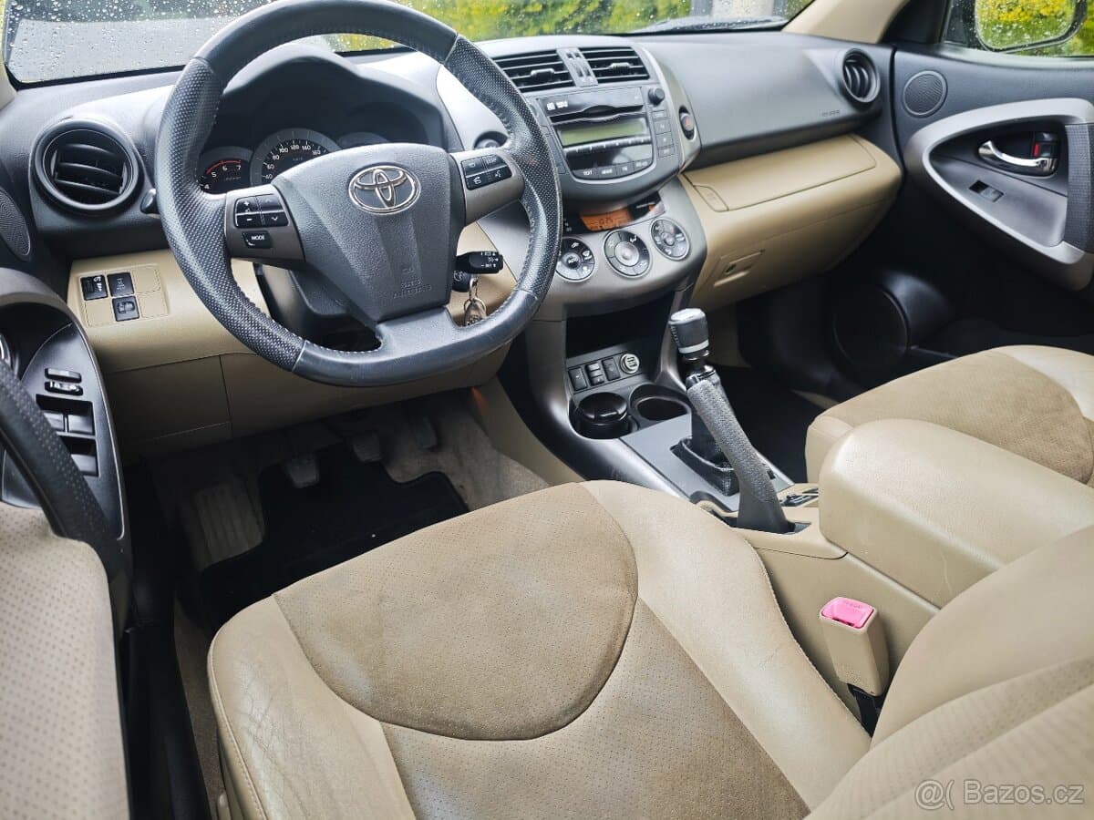 2011 Toyota RAV4 - 7