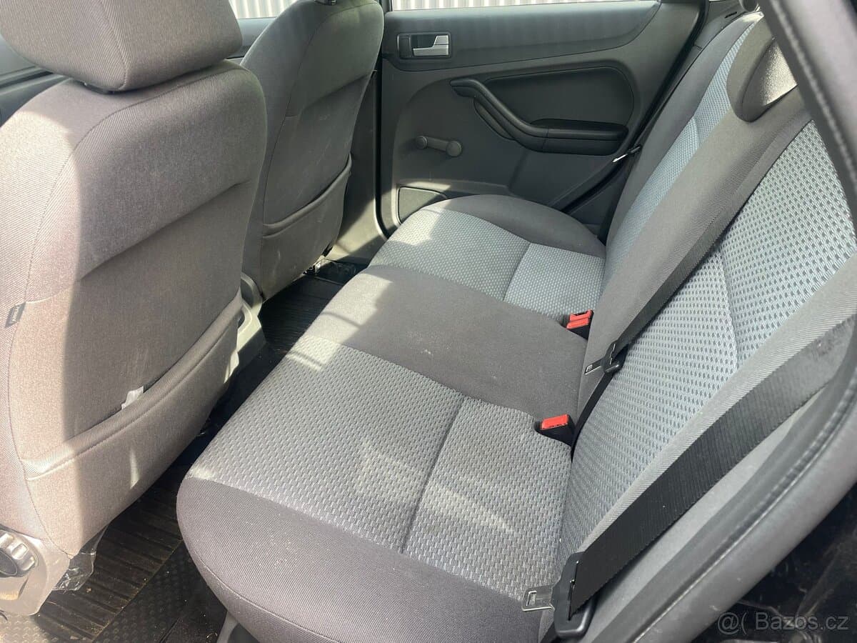 2006 Ford FOCUS - 7