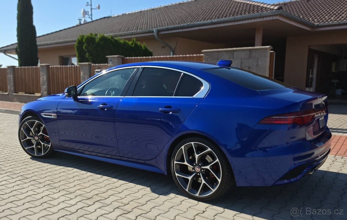 2019 Jaguar XE - 7