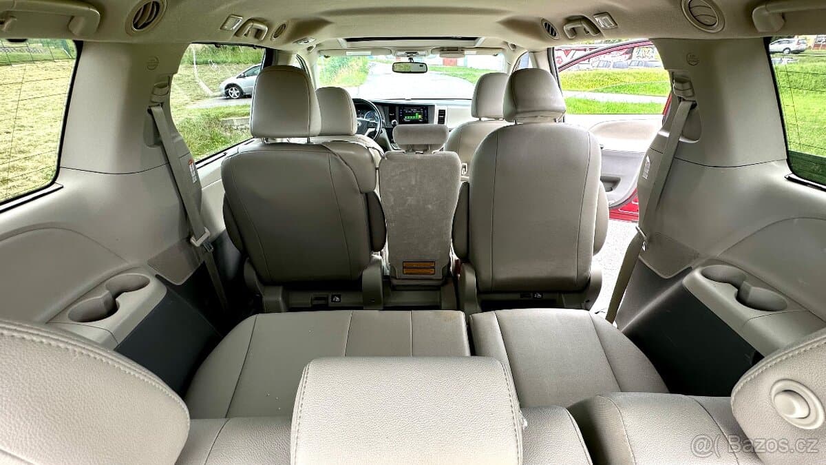 2016 Toyota SIENNA - 7