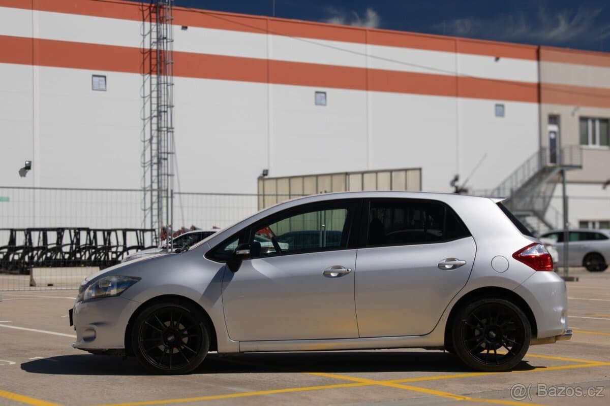 2011 Toyota AURIS - 8