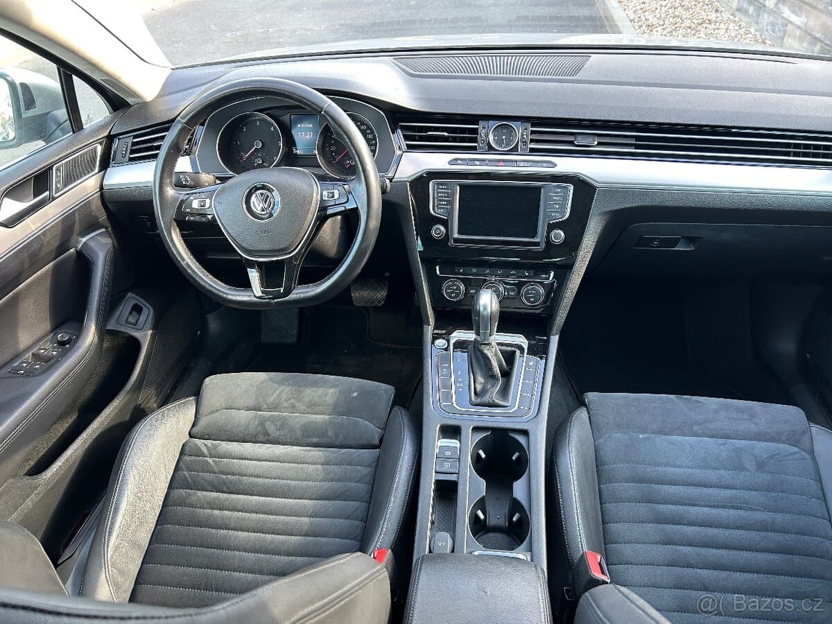 2017 Volkswagen PASSAT - 8