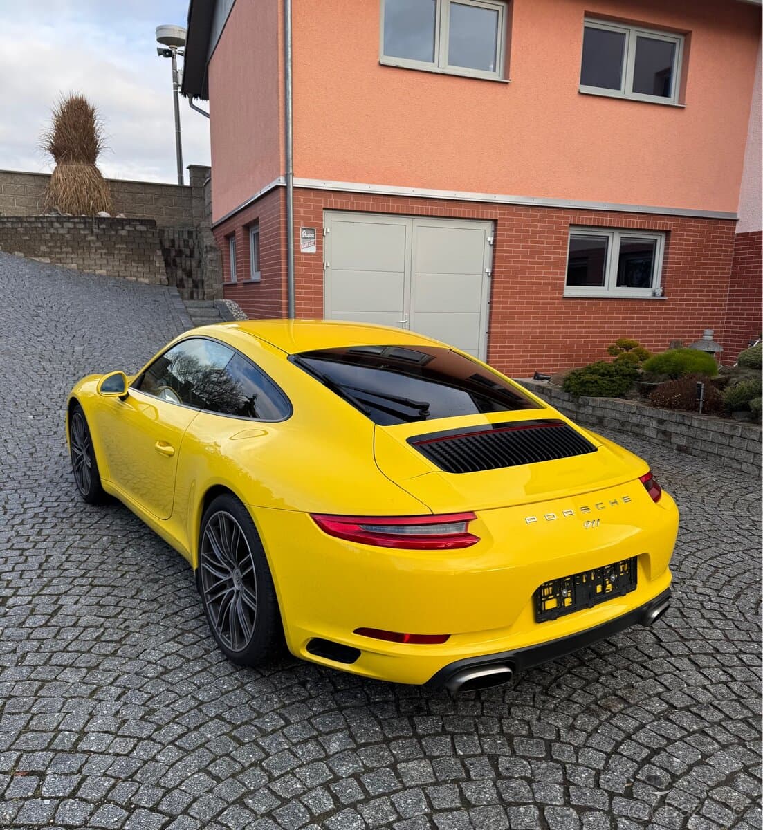 2017 Porsche 911 - 8