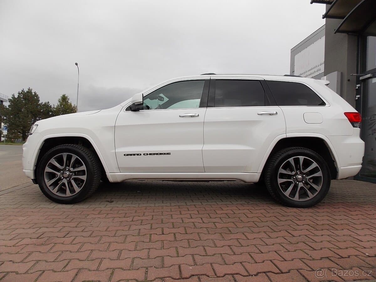 2018 Jeep CHEROKEE - 8