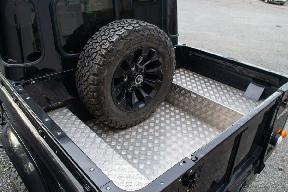 2002 Land Rover DEFENDER - 8