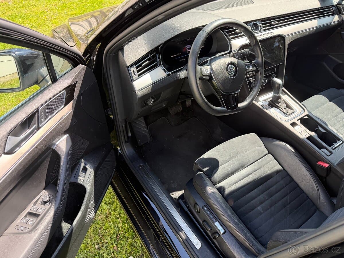 2018 Volkswagen PASSAT - 8