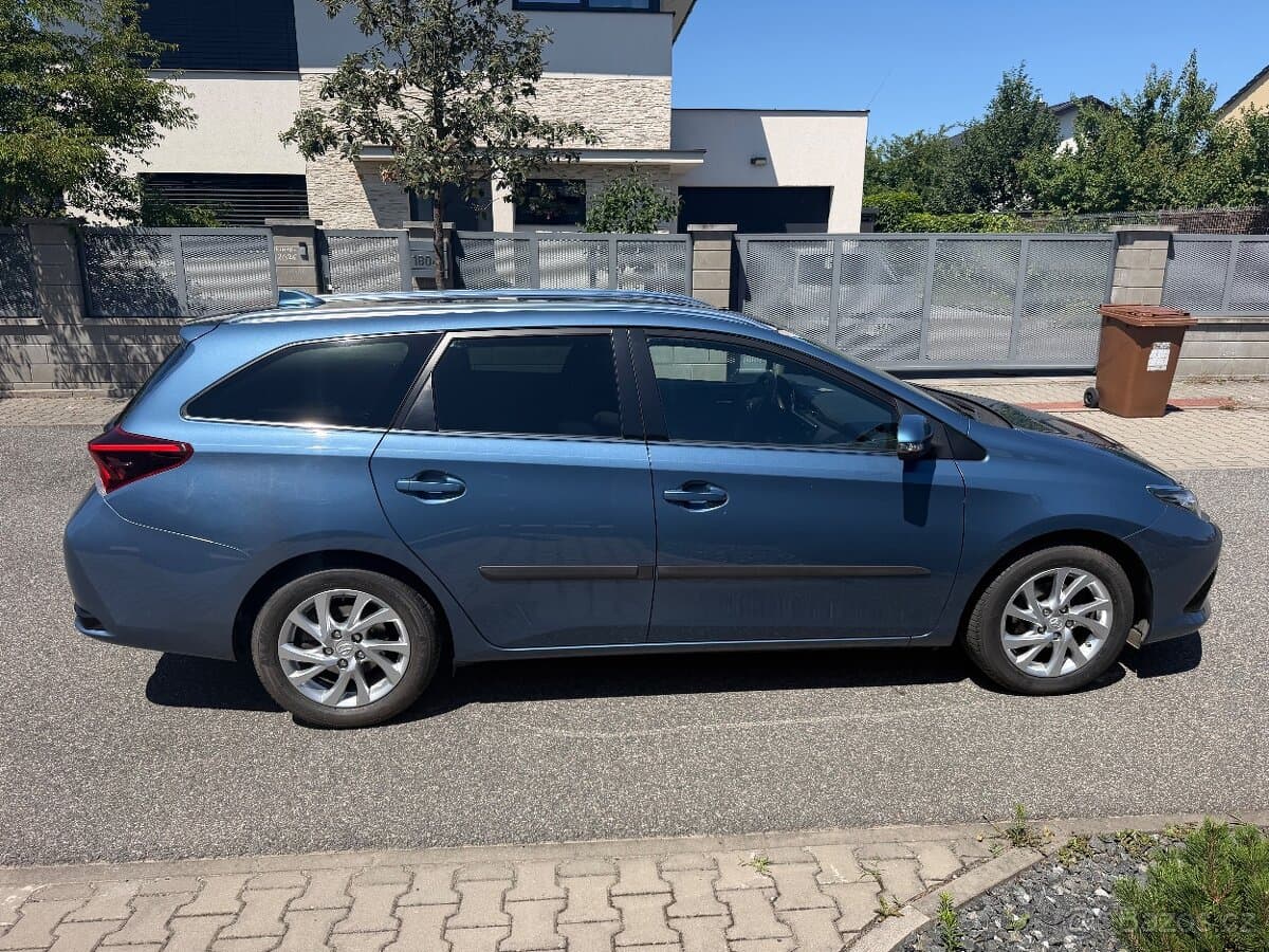 2016 Toyota AURIS - 8