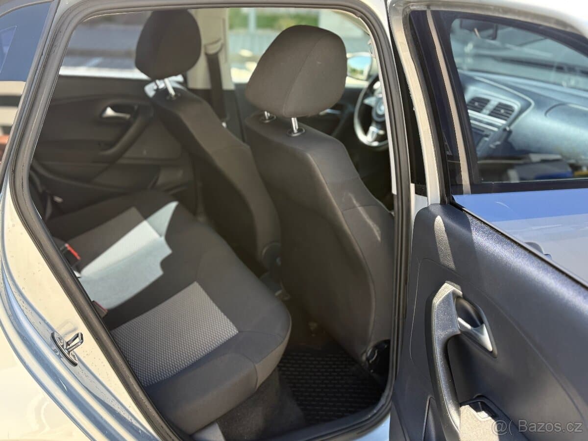 2011 Volkswagen POLO - 8
