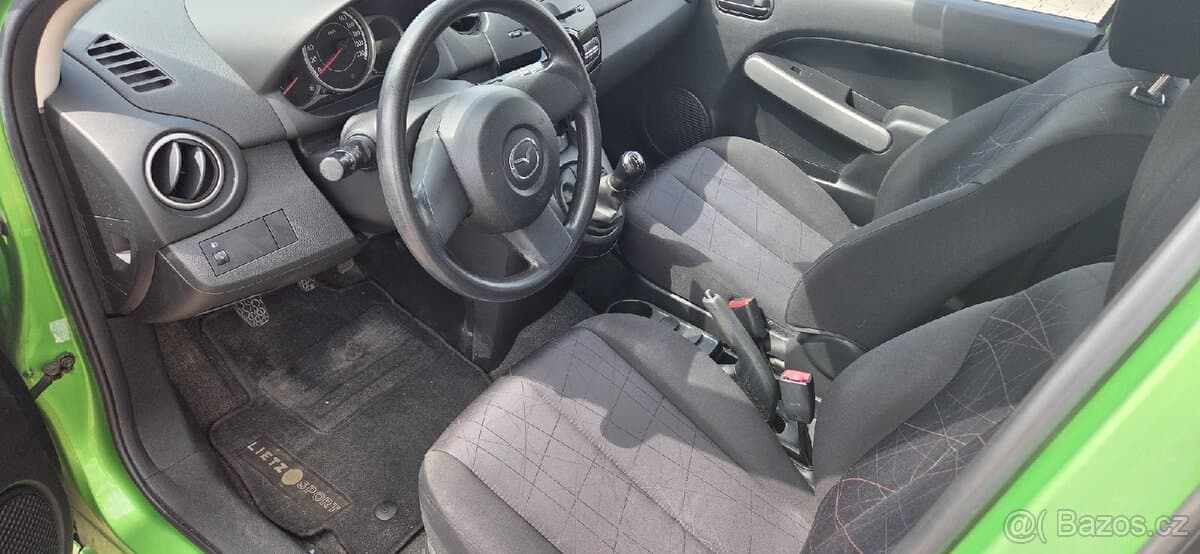 2011 Mazda 2 - 8