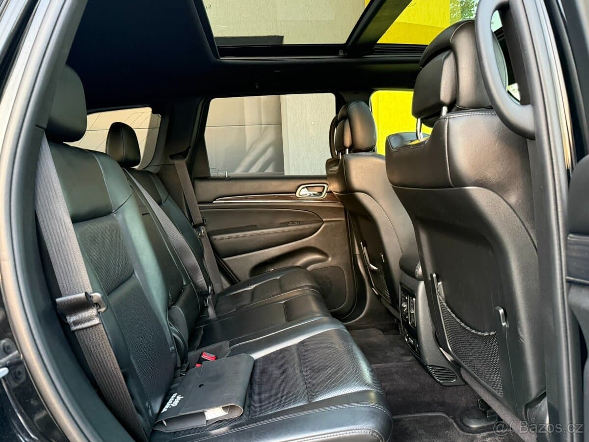 2019 Jeep CHEROKEE - 8