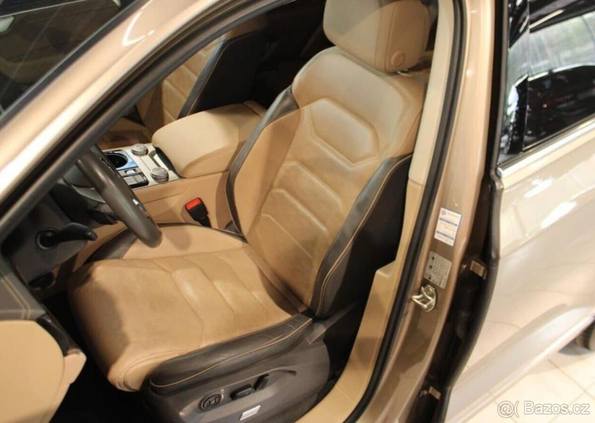 2019 Volkswagen TOUAREG - 8